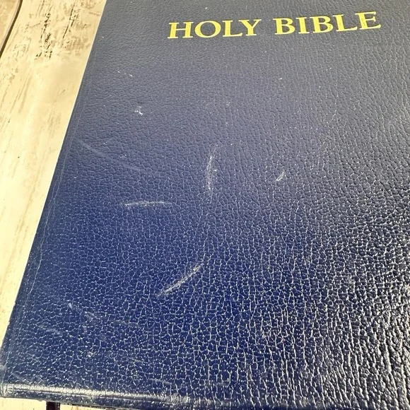 Andrews Study Bible NKJV 2010 Andrews University Press Dark Blue Light Wear - Picture 2 of 16